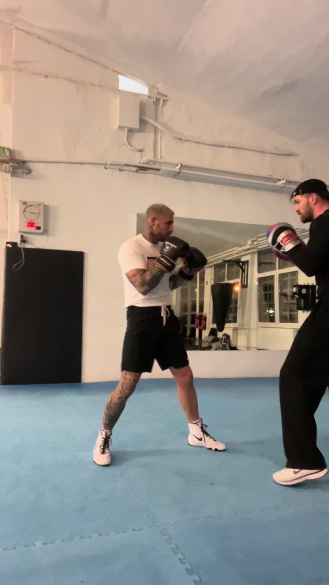 @LEWIN_PRO_VIOLENCE