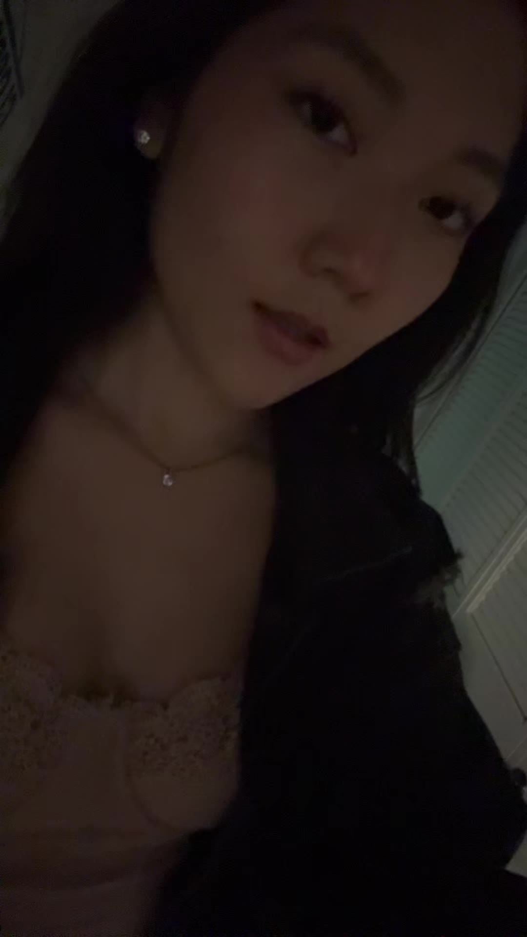 @sneakyling