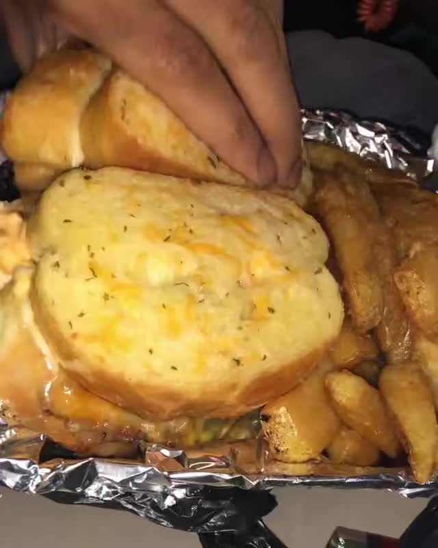 @TR🏚P PL🍔TTER