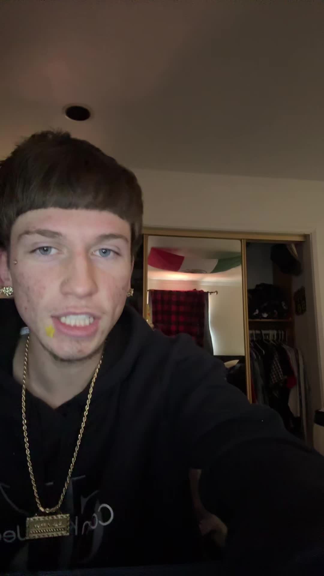 @Twochaines