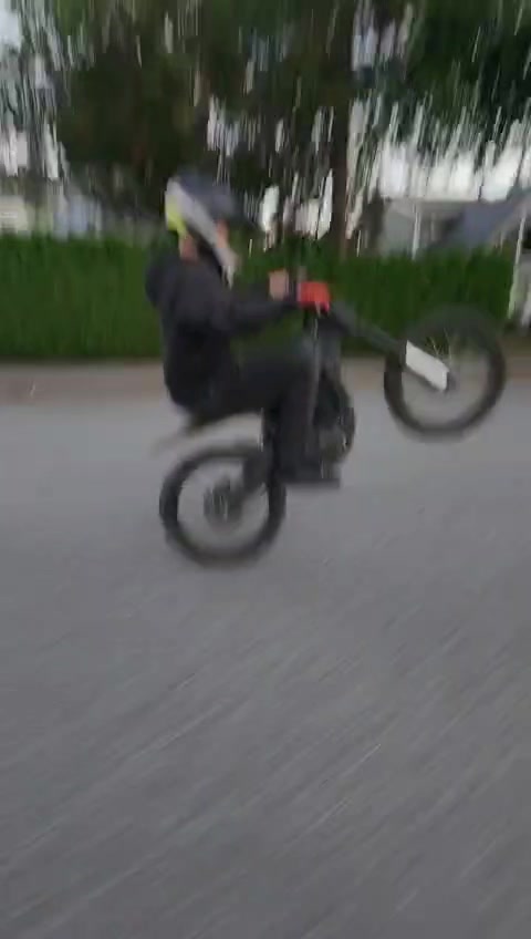 @mxbeezy