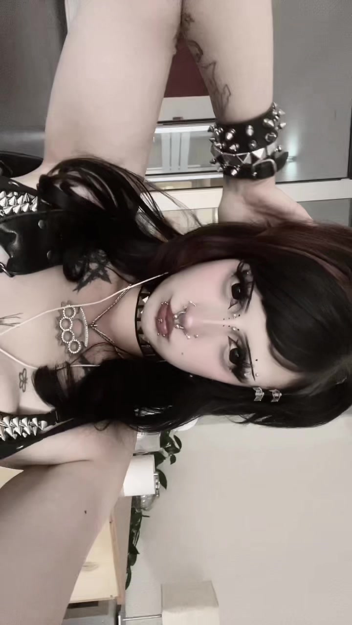 @lari ૮ ․ ․ ྀིა