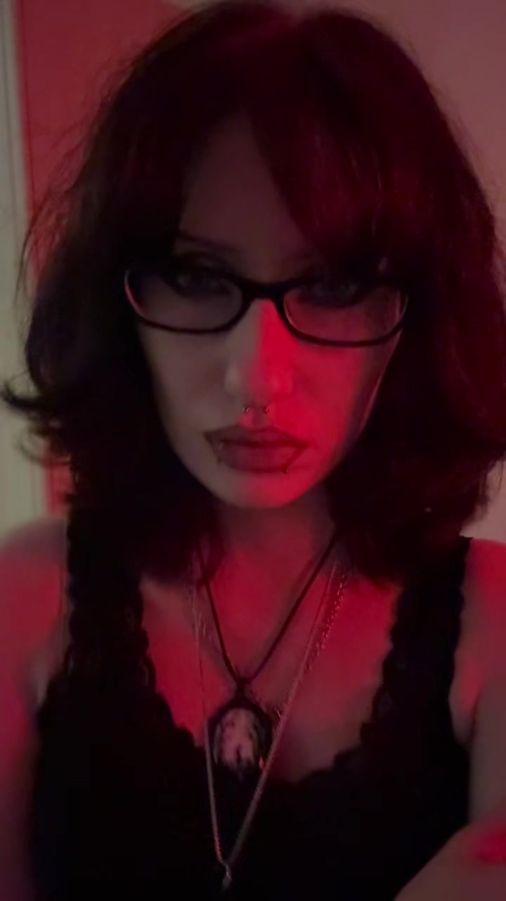@🧛🏻♀️