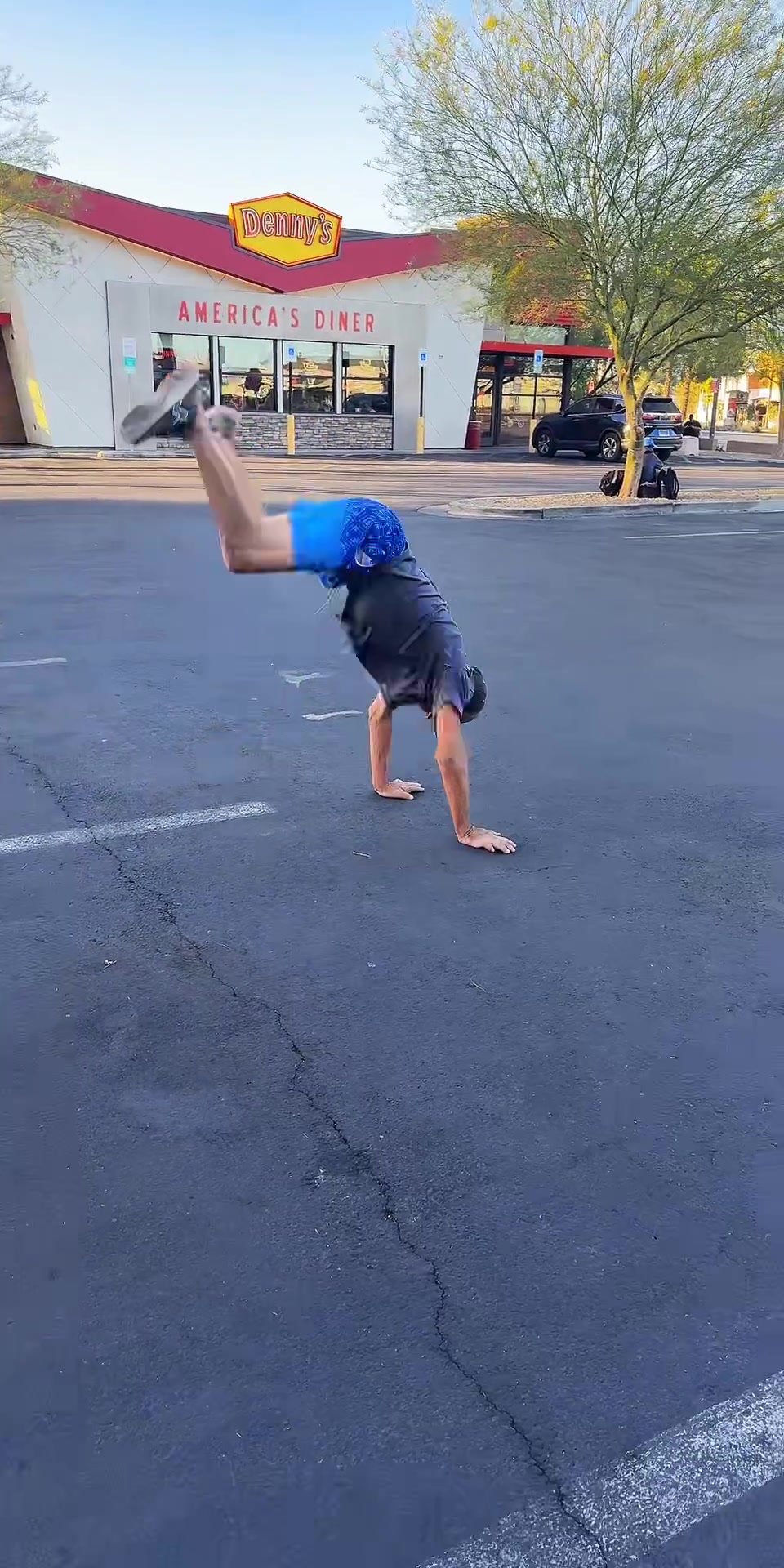 @CrysSTALLION 🎲🦮👣🥜