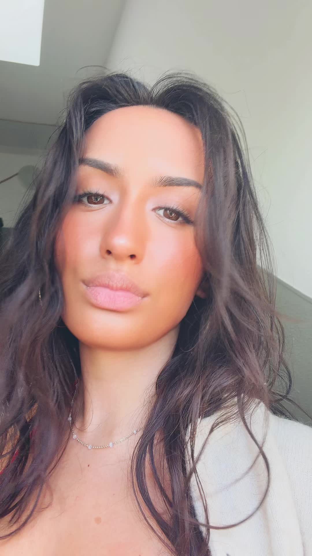 @Bella