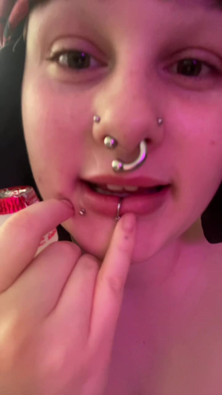 @(stella) not underboob