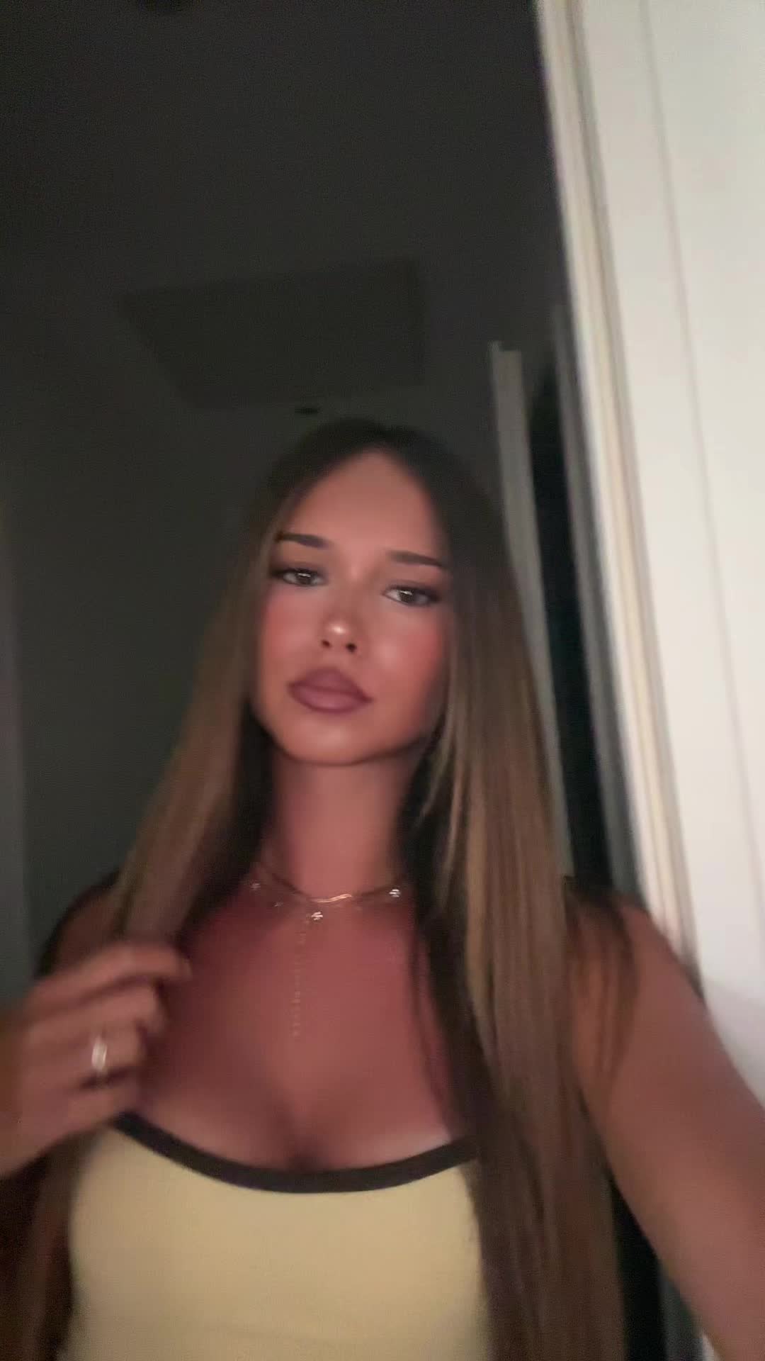 @L A U R Y N E