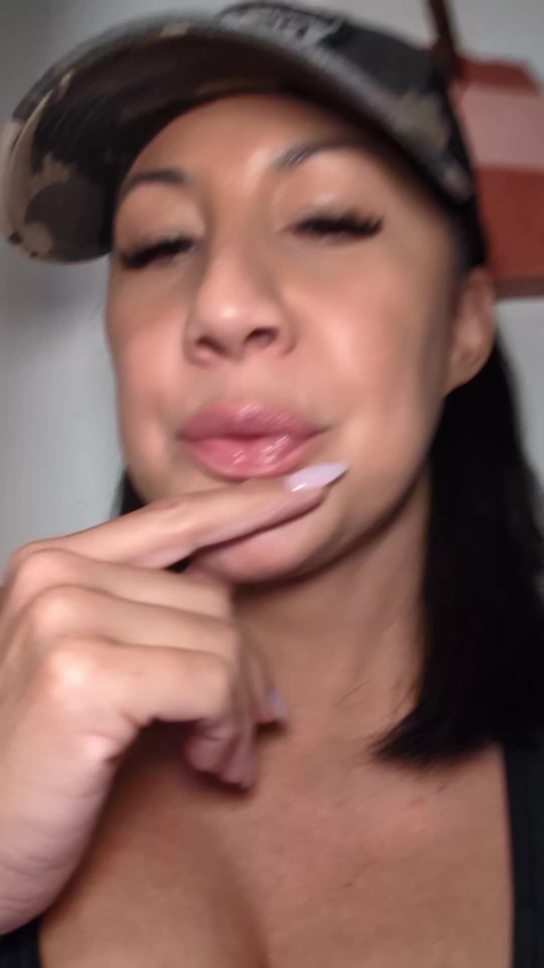 @MiaNavarro