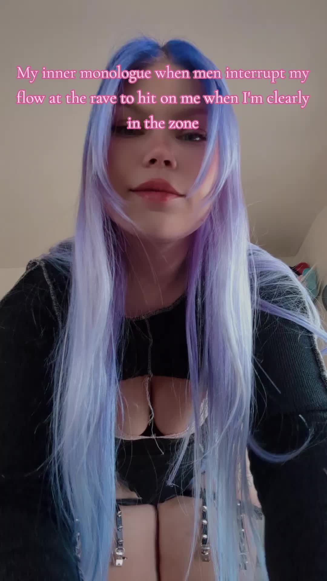 @irlWaifuGoddess