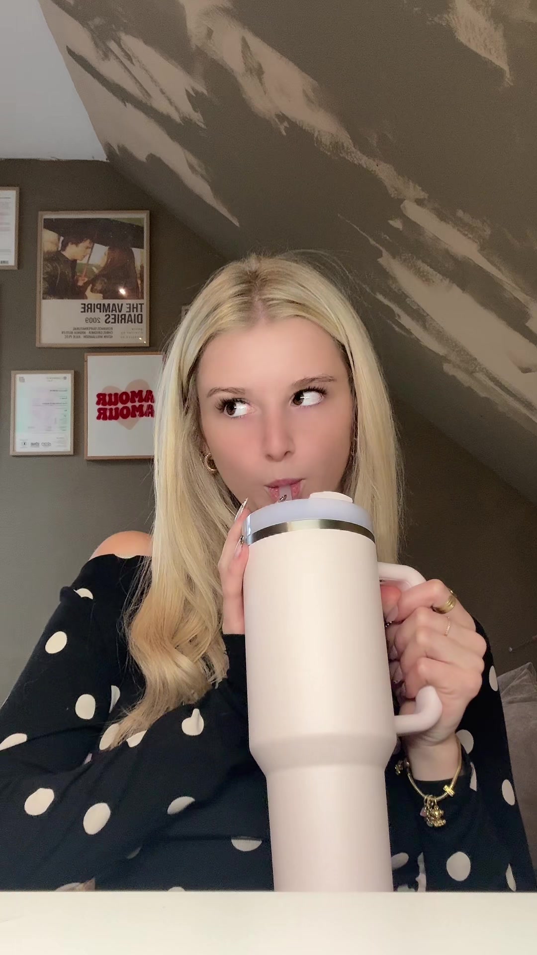 @𝐄𝐥𝐢𝐞