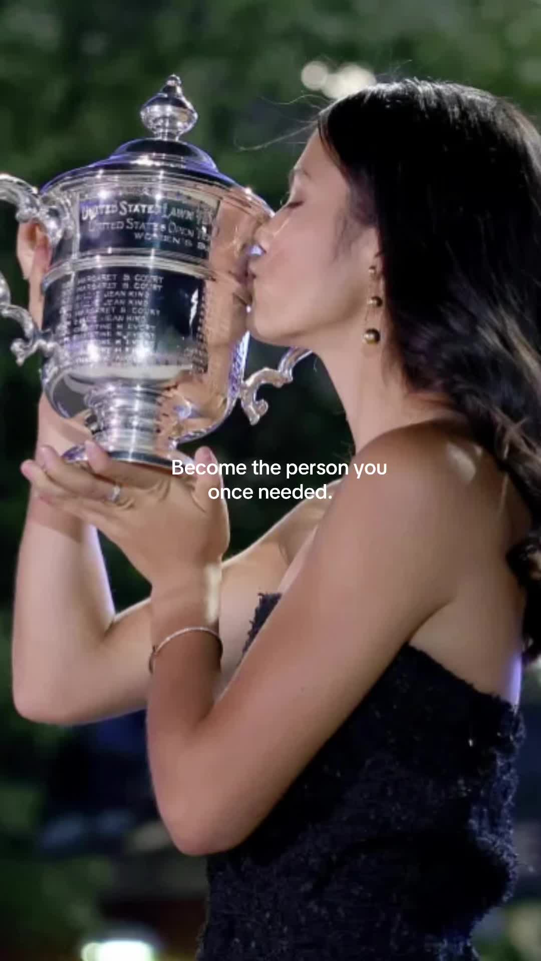 @𝒱