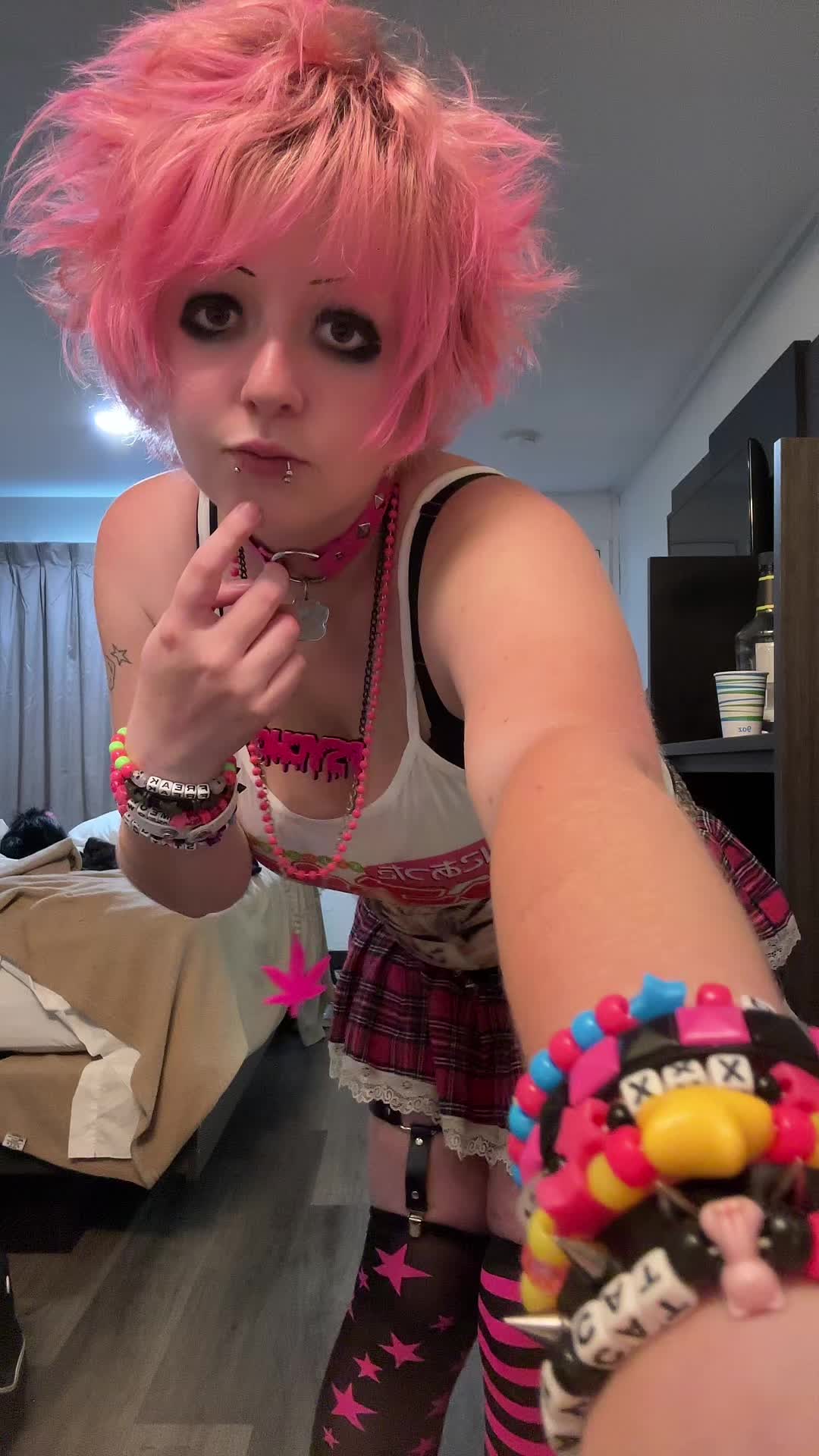 @scenetweek