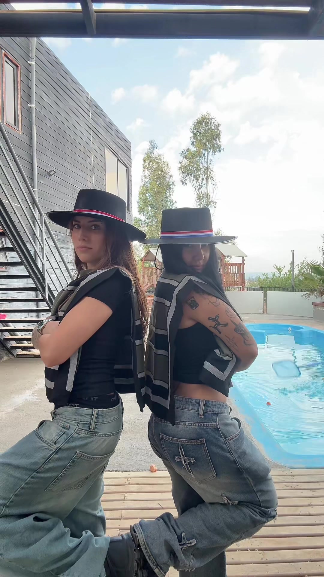 @Littleroyaal