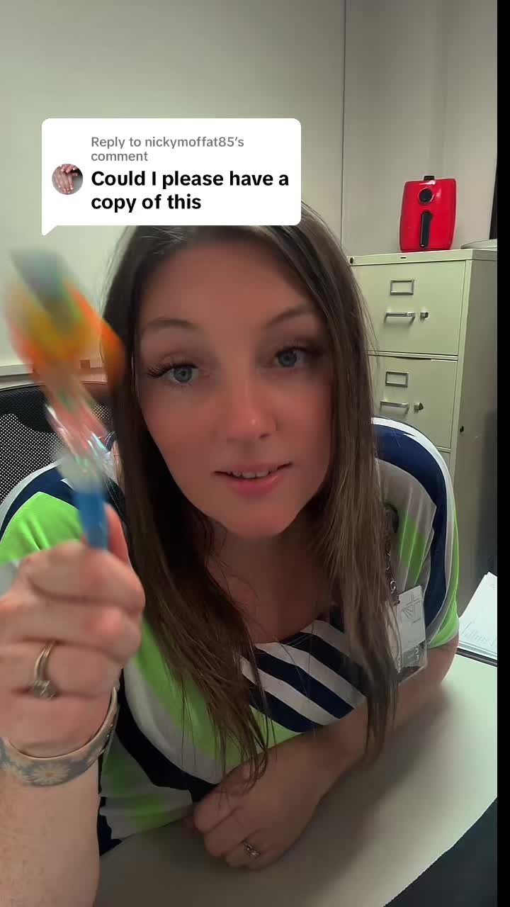 @Ash_Nicole