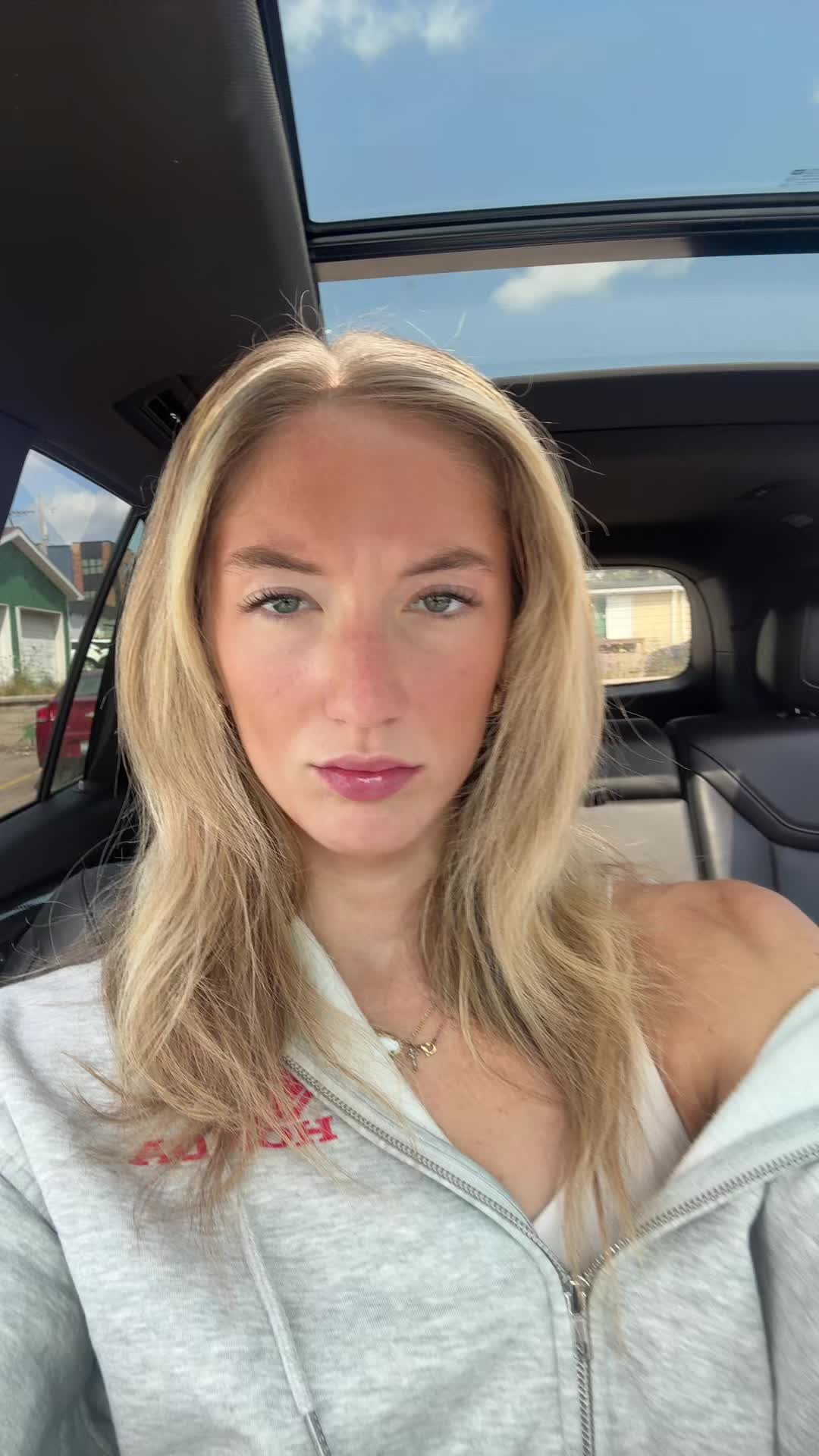@AVERY HANSELMAN•FITNESS COACH