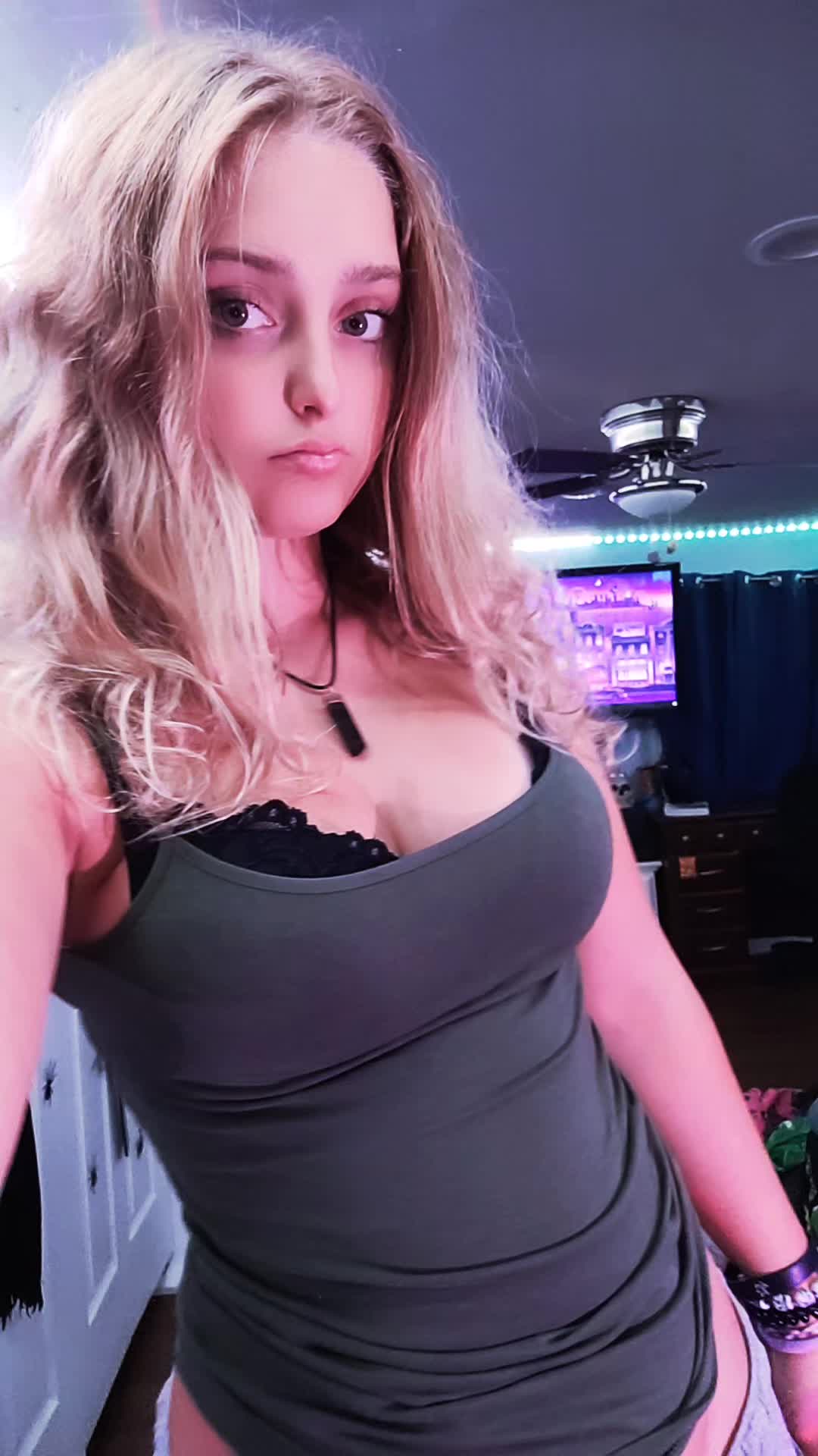 @Megan😻🖤
