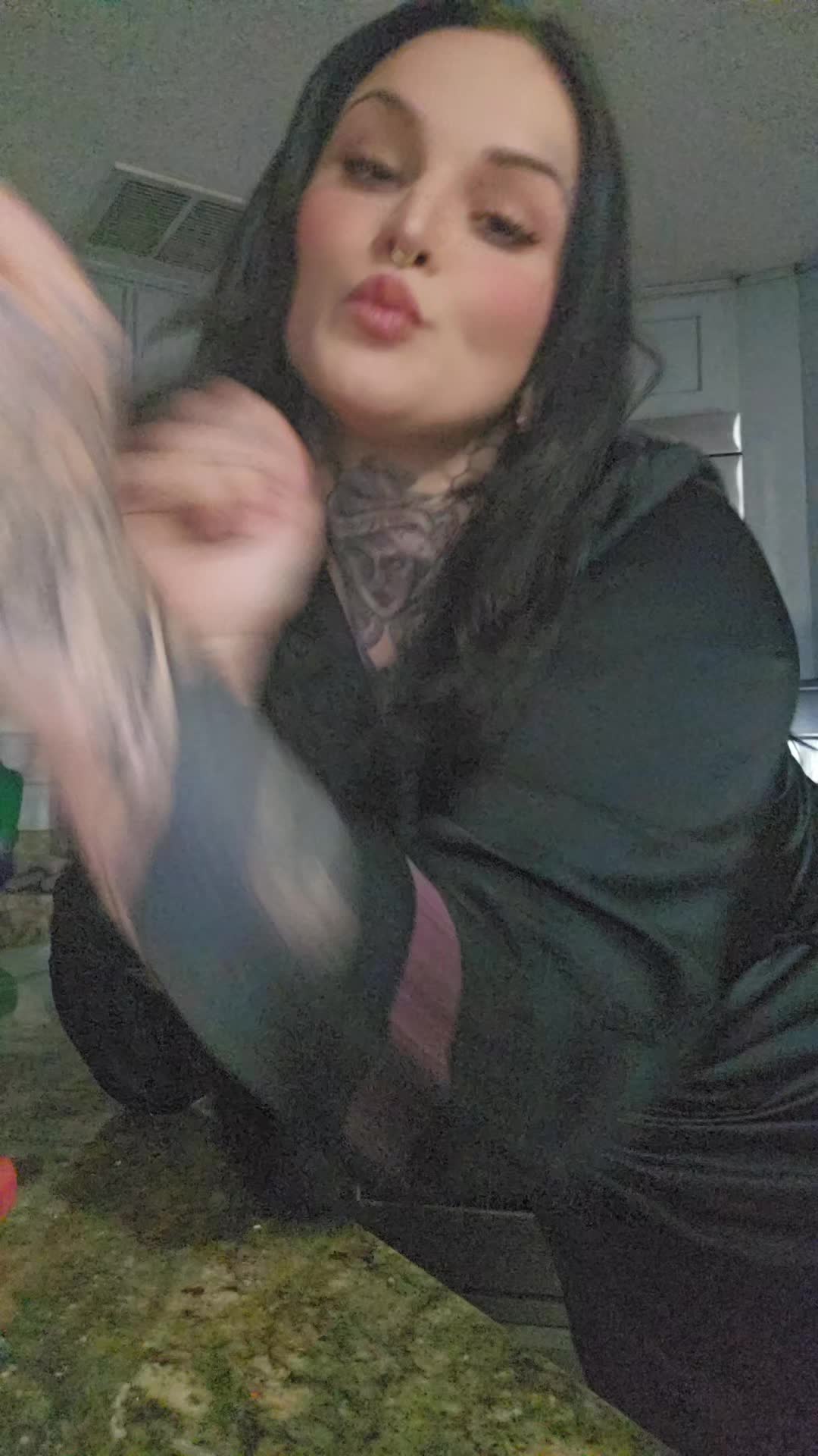 @Amber_pokesholes