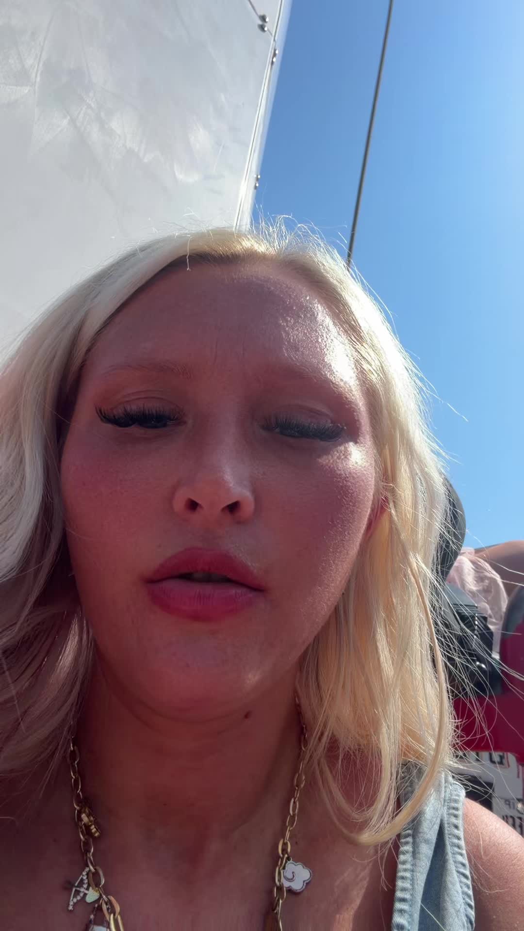@Christian Nicole ๐