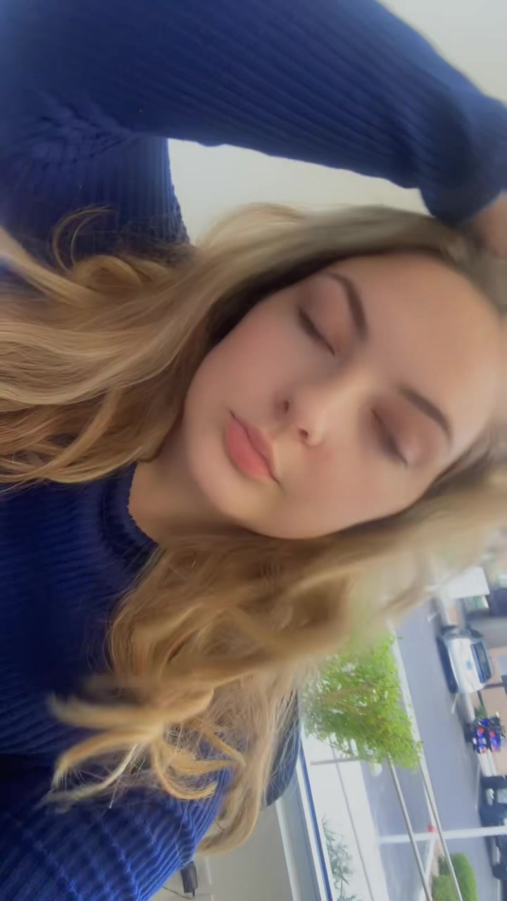 @CourtneyC23_