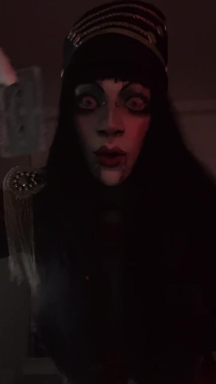@𒉭 UrRottingVictim 𒉭