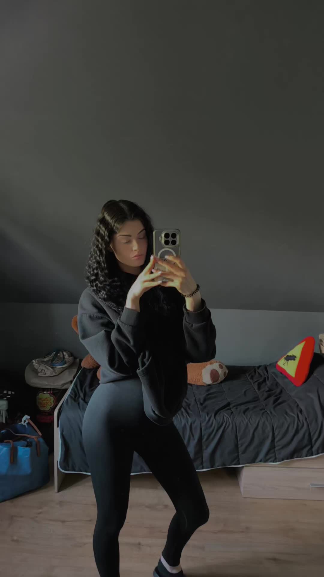@Hi_Ana