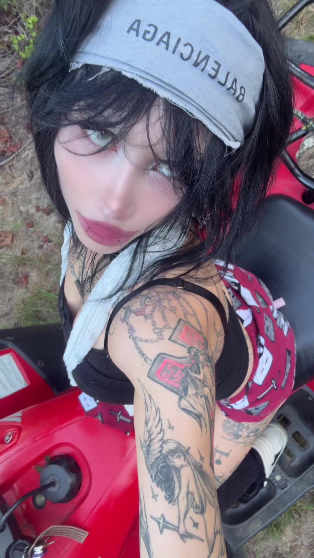 @zommmbri