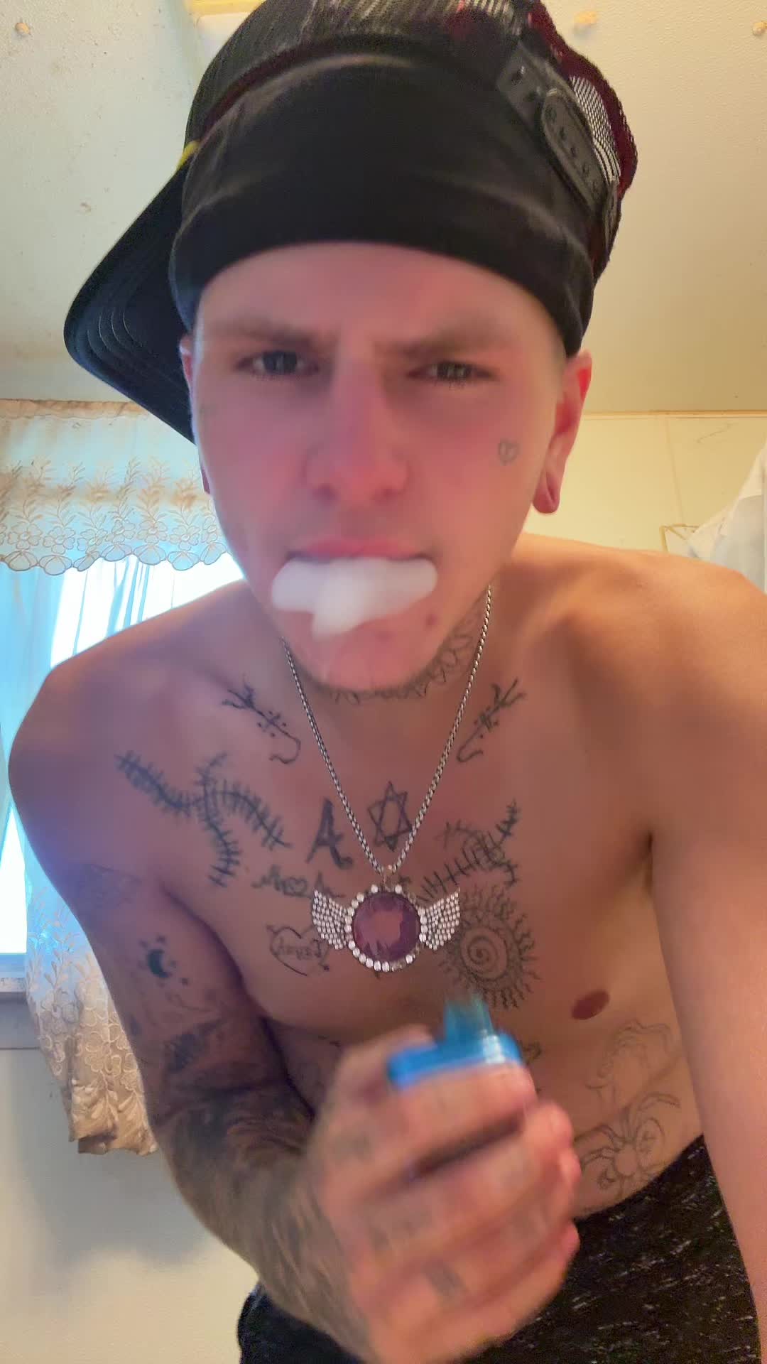 @WhiteBoiRiRi