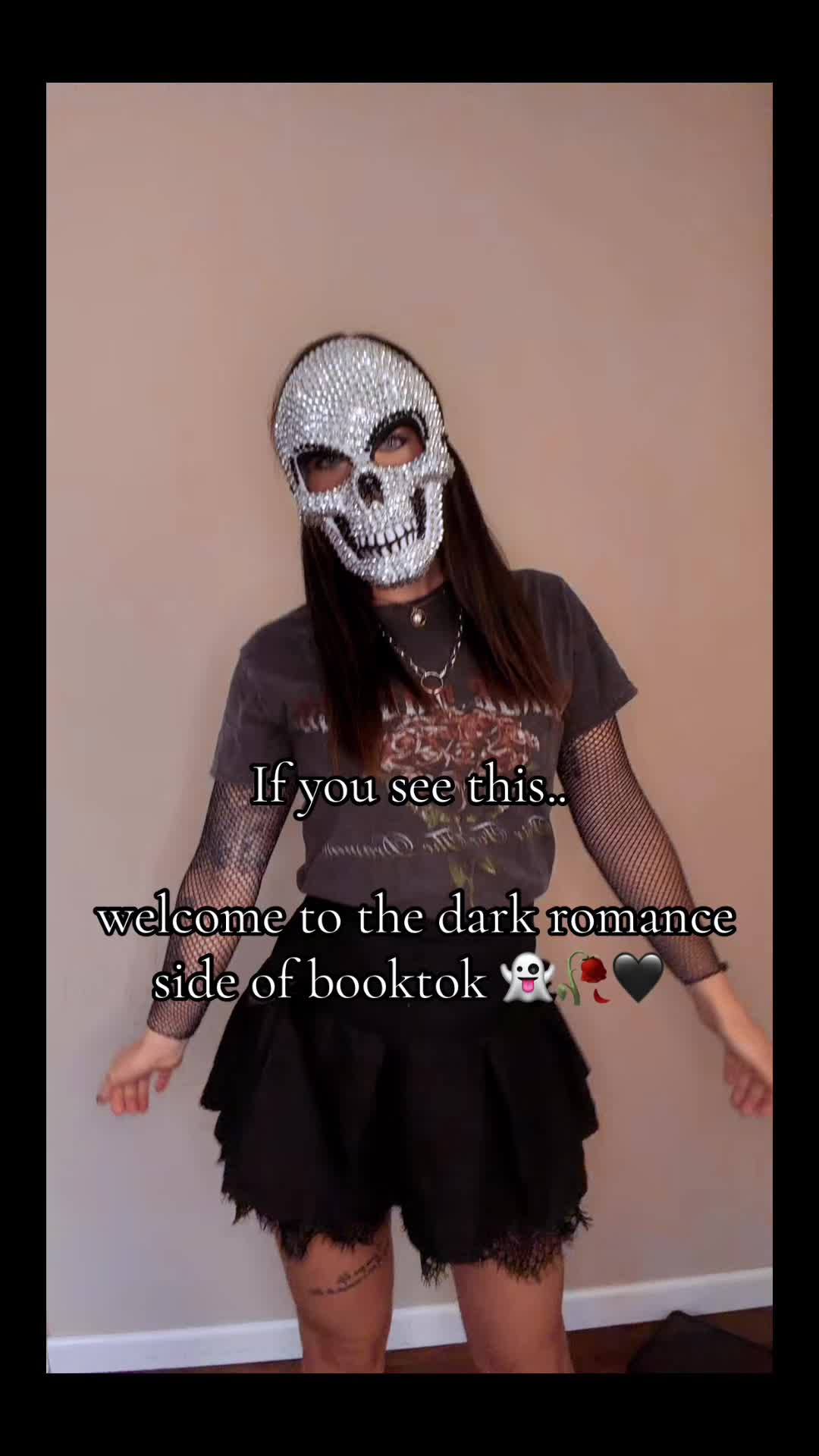 @rosesreadsandcosplay