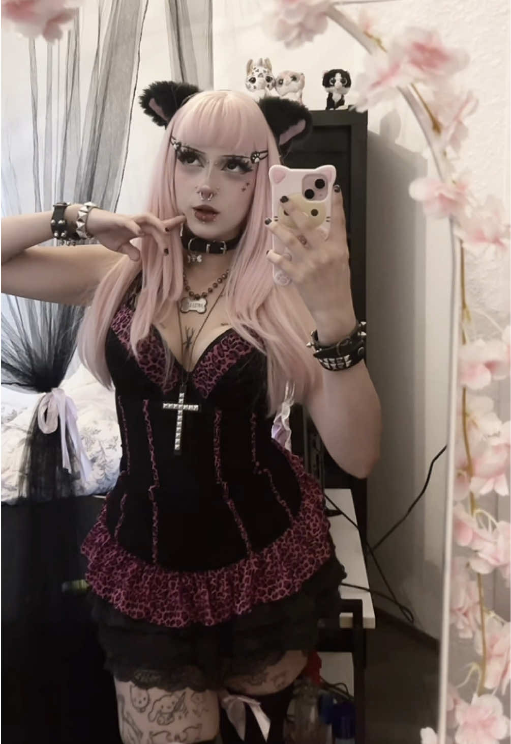 @lari ૮ ․ ․ ྀིა