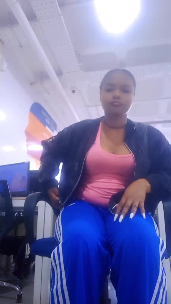 @Fashionable Dee 🥰