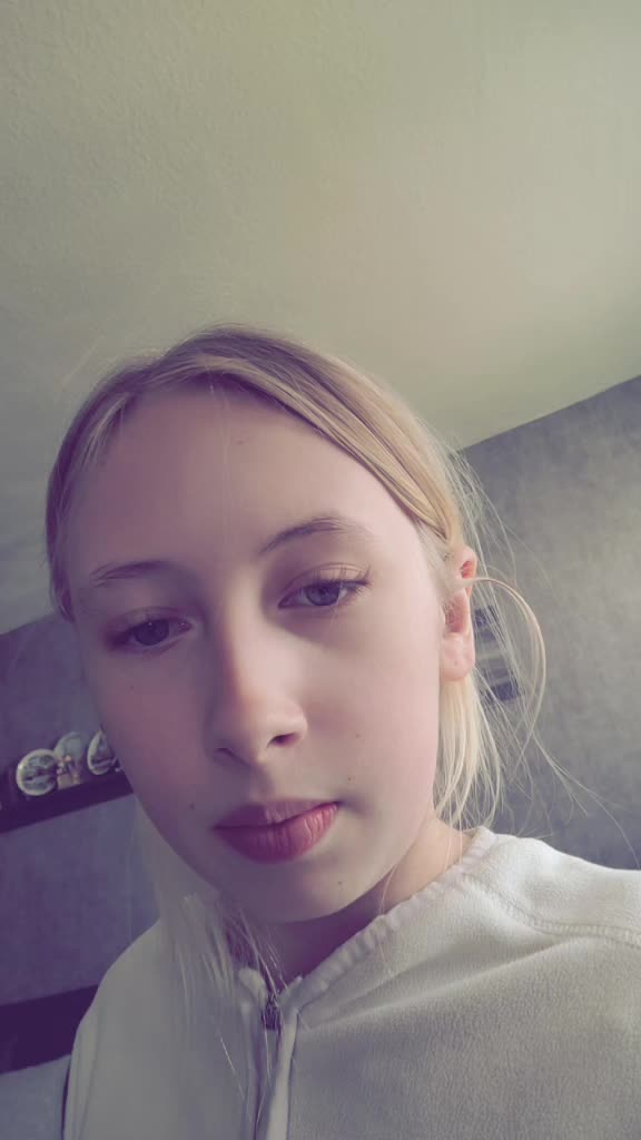 @Hexe Lilly Fee