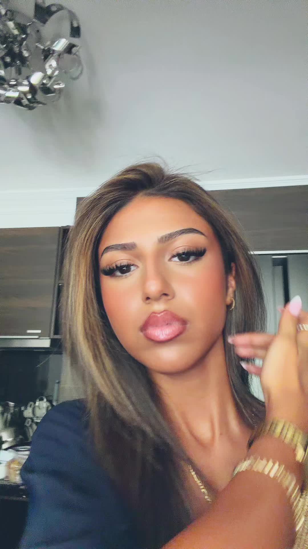 @LiveTina250k
