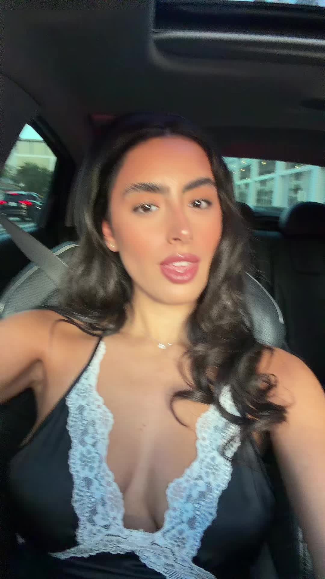 @brunettehotgirl