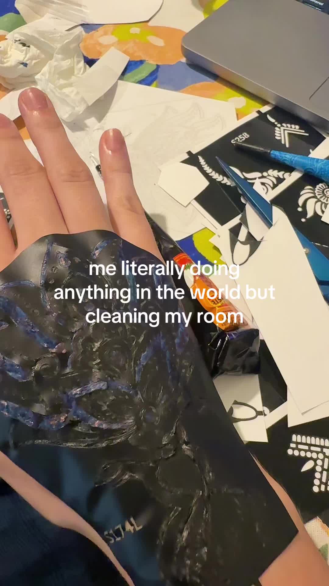 @>^&bull;-&bull;^<