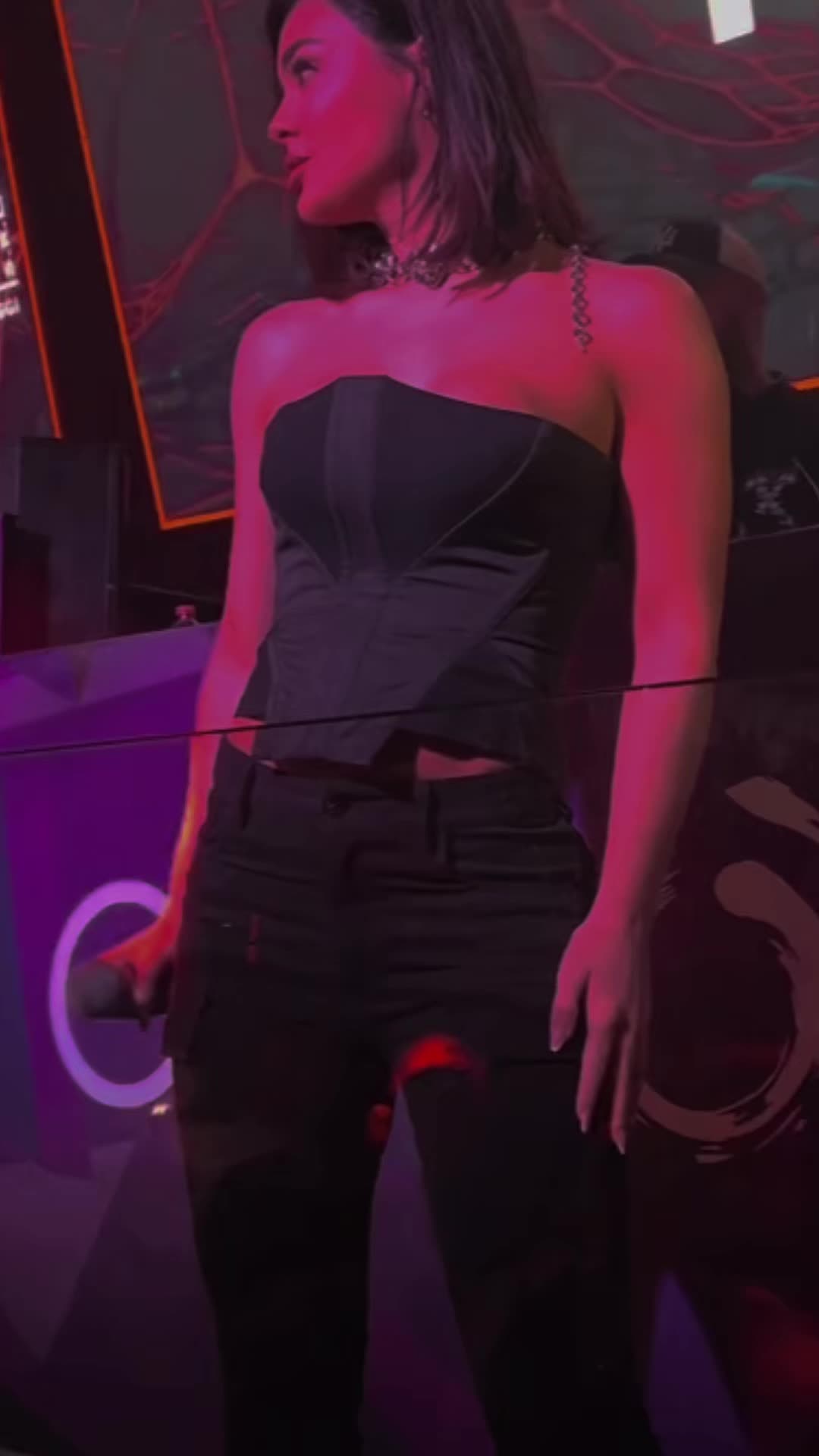 @𝗱𝗮𝗶𝗹𝘆𝘅𝗵𝗲𝗻𝘀𝗶𝗹𝗮