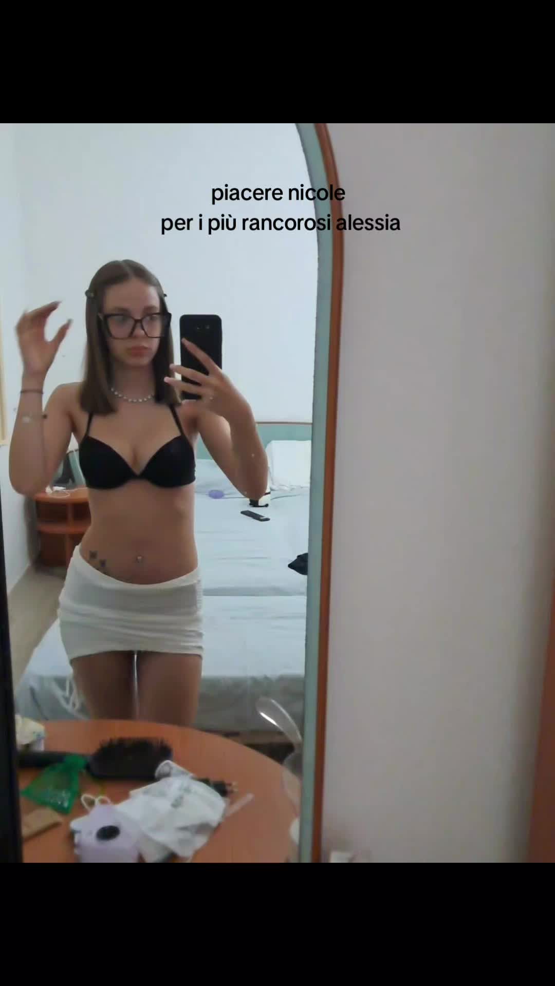 @𝓷𝓲𝓬𝓸𝓵𝓮