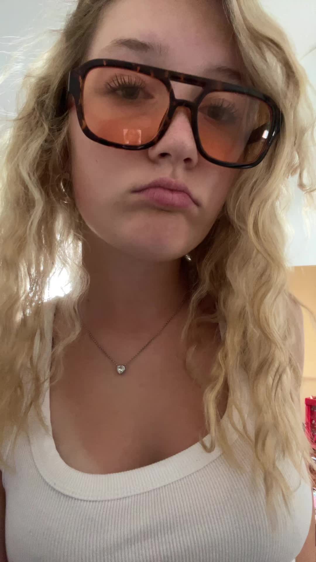 @𝐞𝐦𝐦𝐚