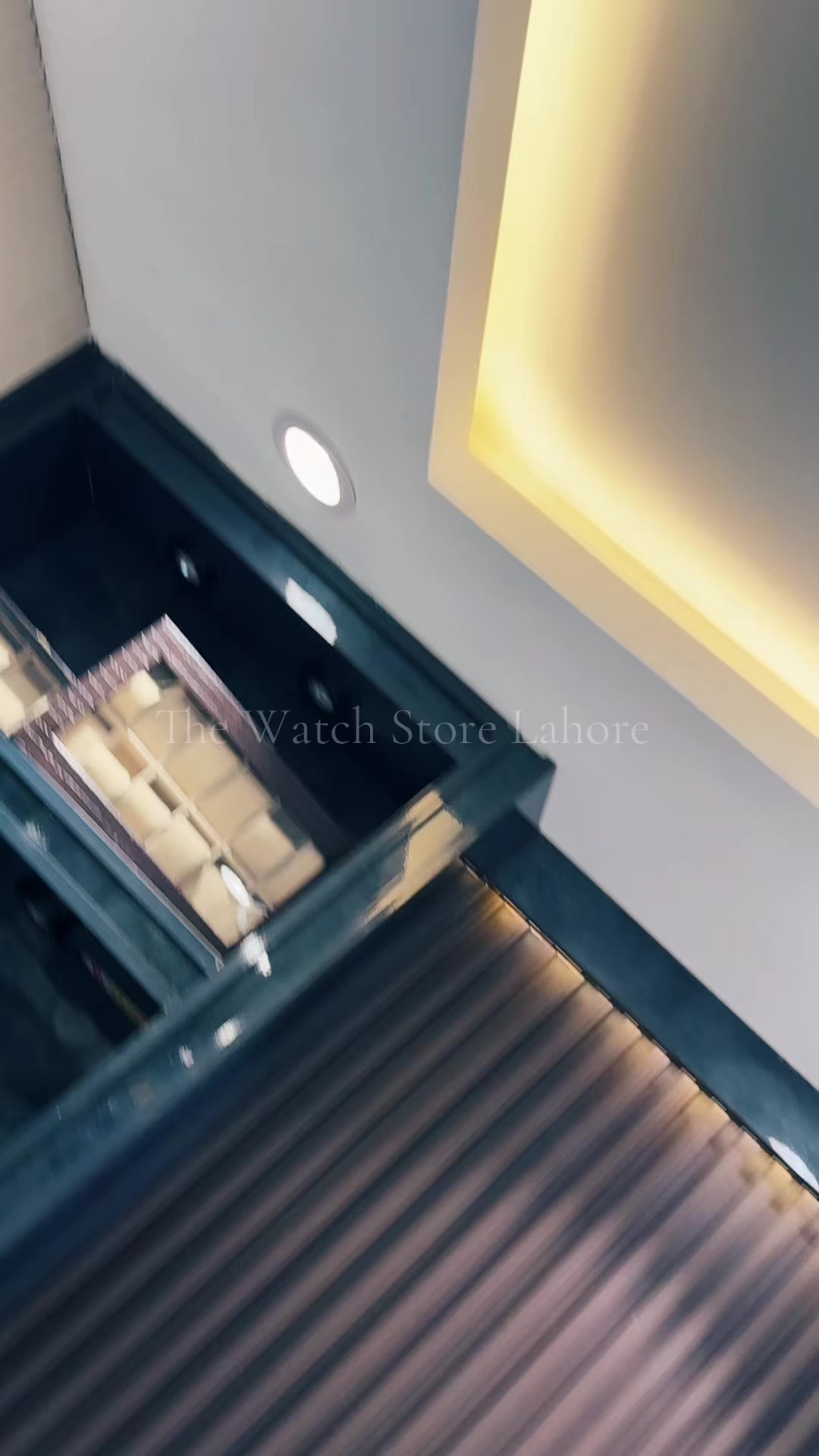 @THE WATCH STORE