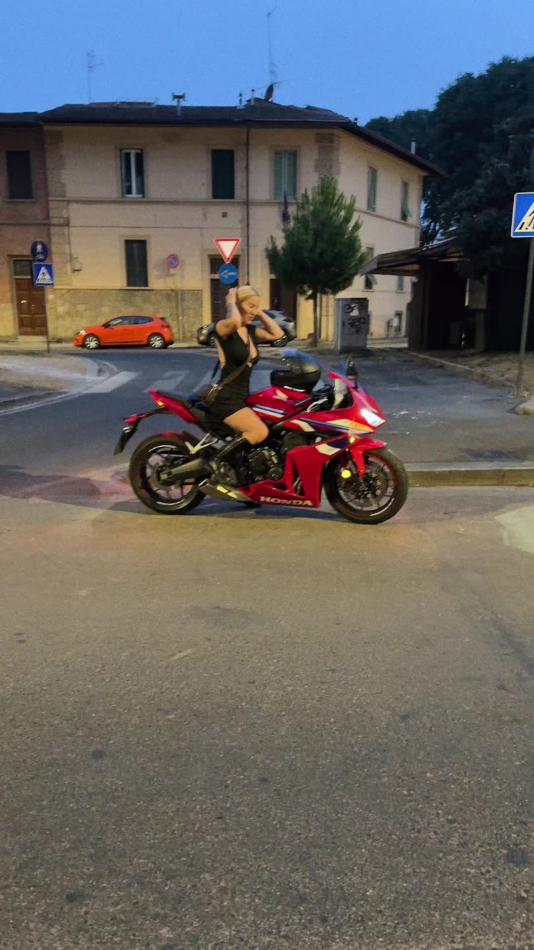 @Ela _entela