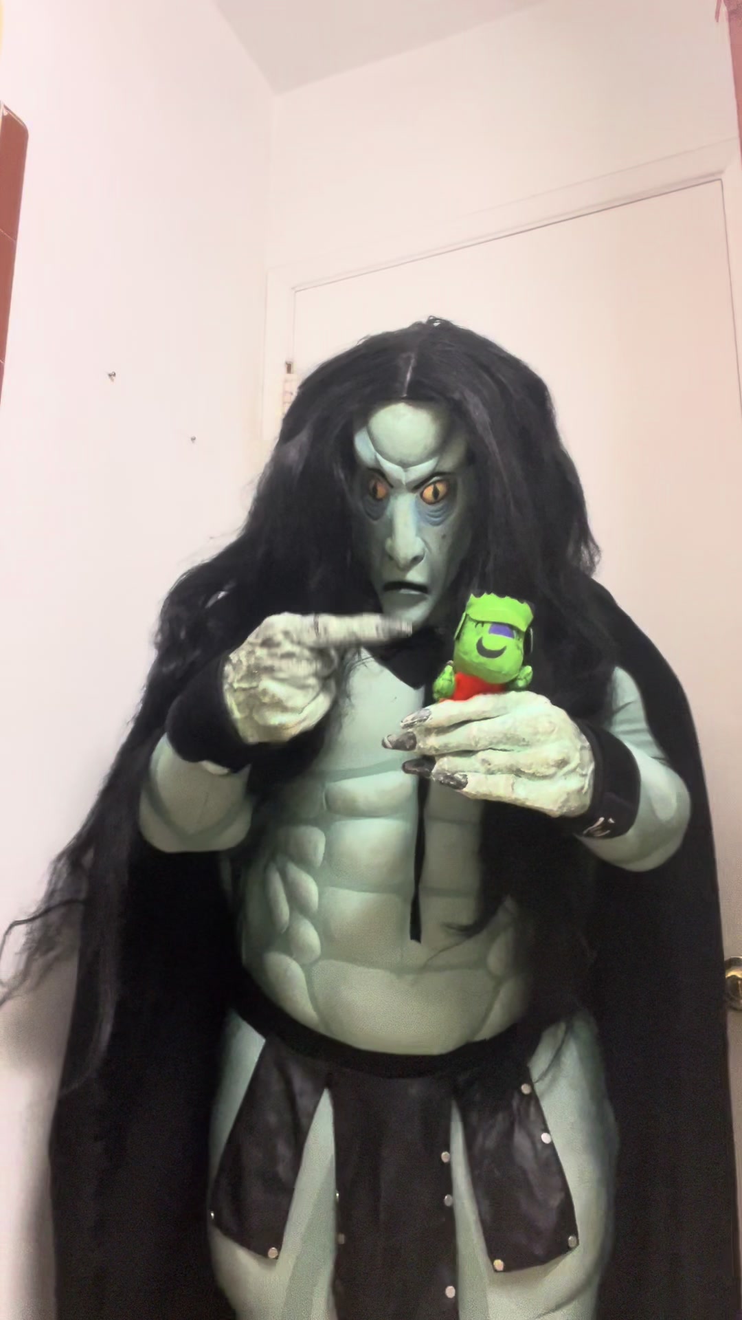 @8footbeast