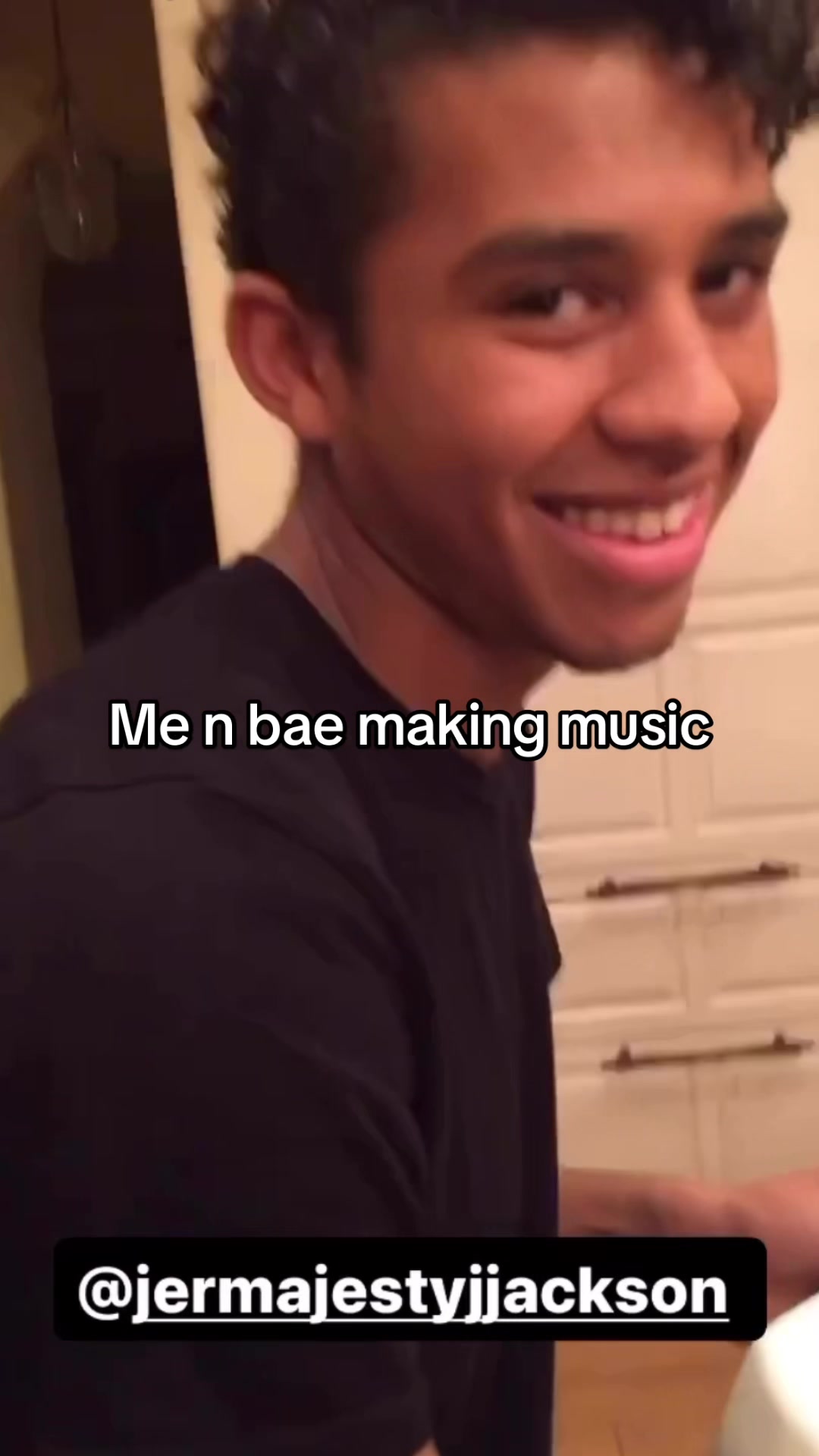 @𑣿