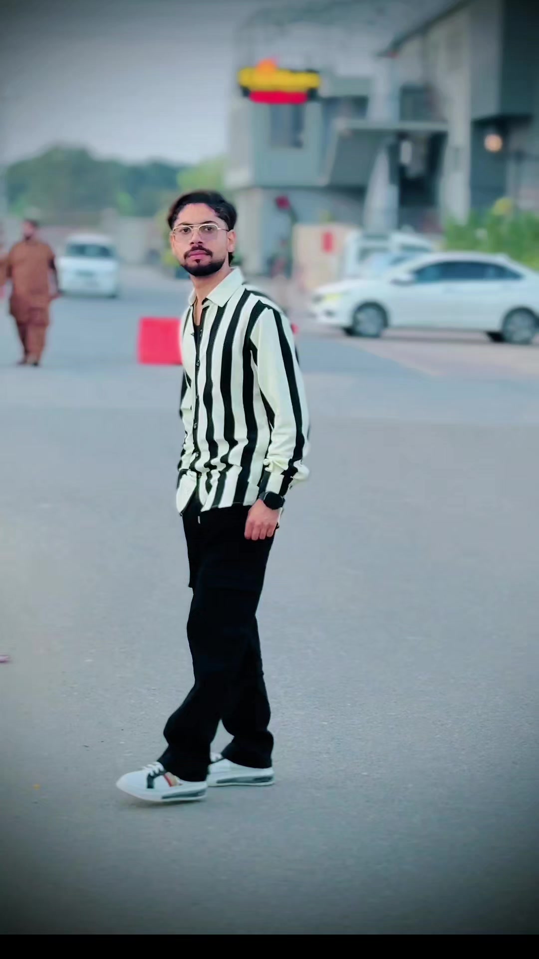 @👑ZeEsHaN-KiNg👑