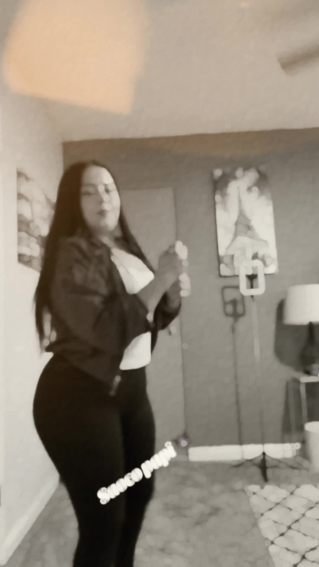 @anabella