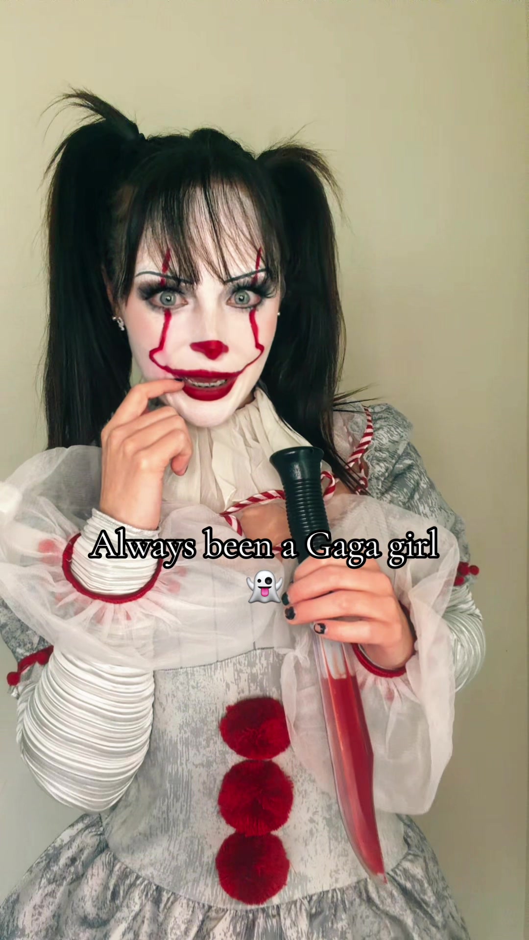 @rosesreadsandcosplay