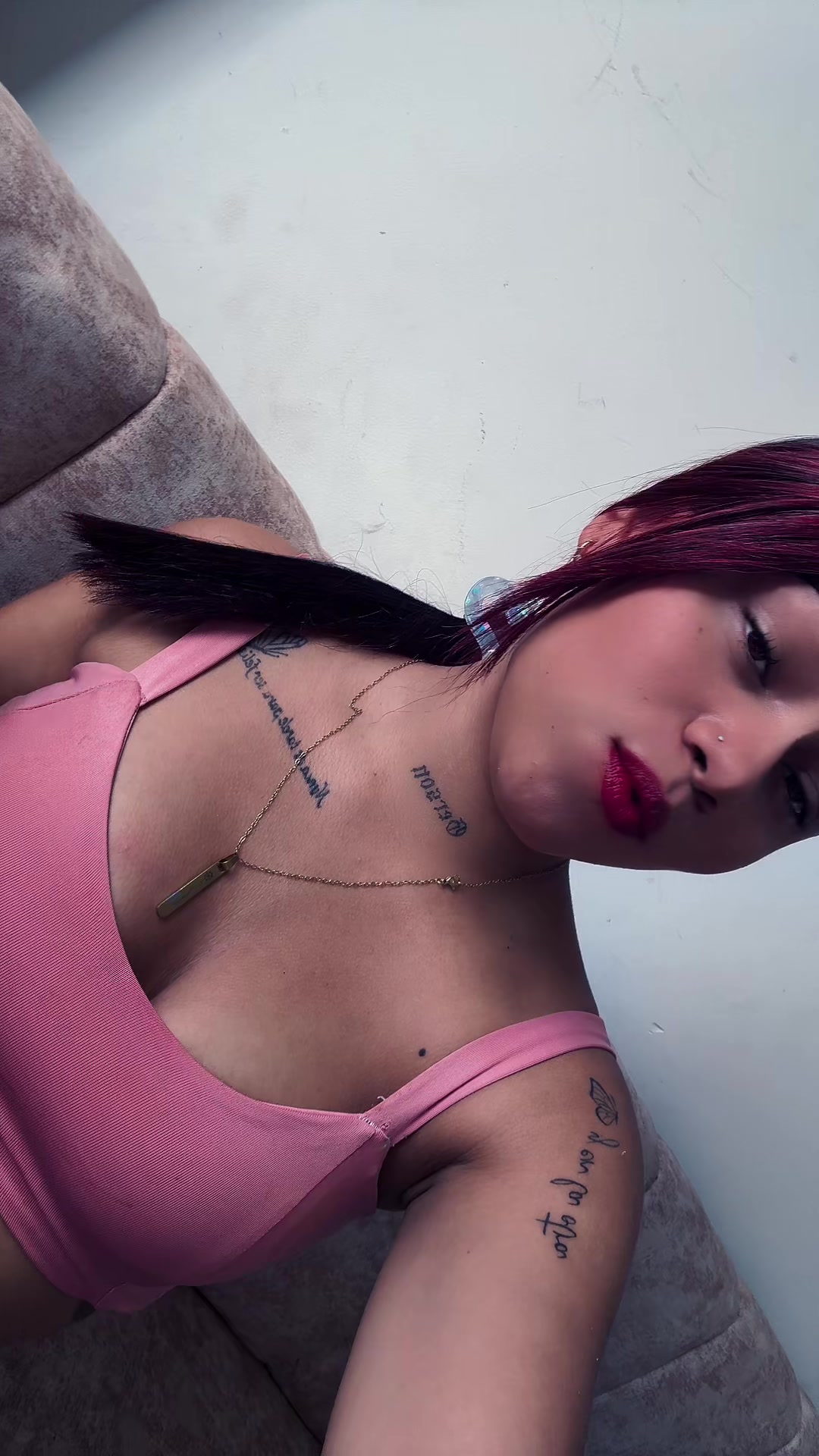 @Jessica🖤.!