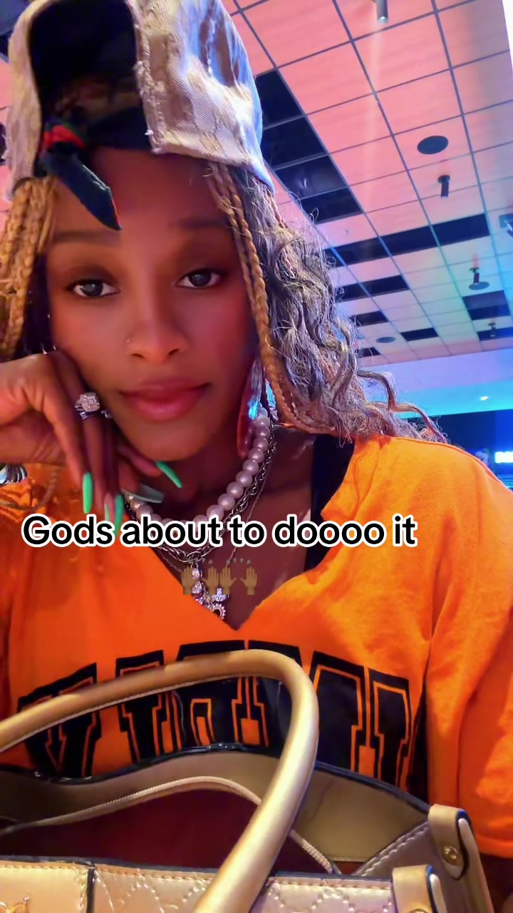 @VontiaOnlyLadyLeslie