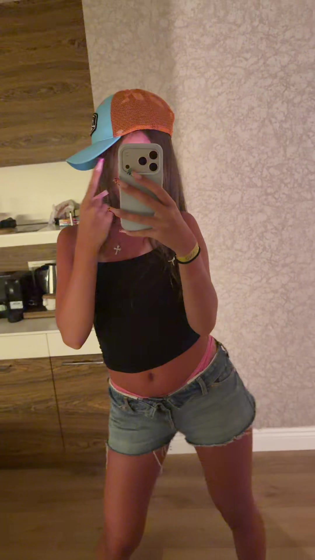 @zuziash1tpost
