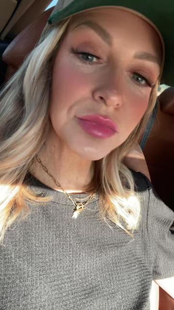@RebeccaAnnAmbrose 💋❌