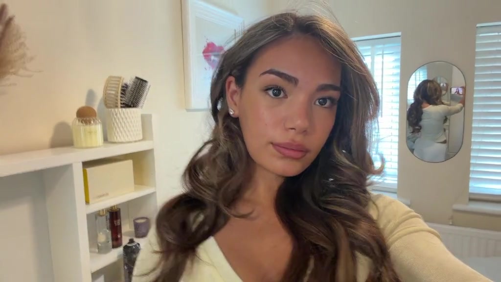 @ellishakarim_