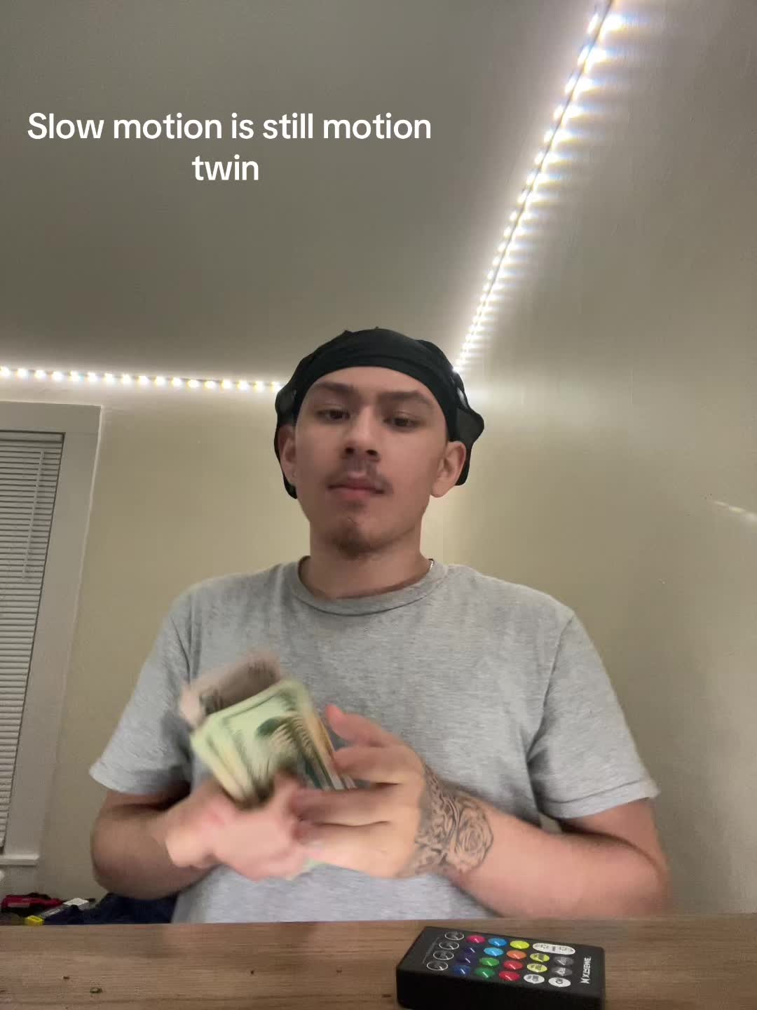 @ÁJ
